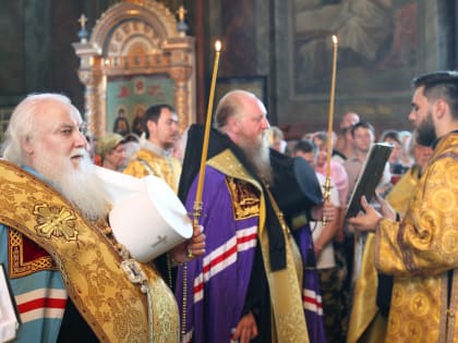 В Задонском мужском монастыре совершена Малая вечерня с акафистом святителю Тихону Задонскому