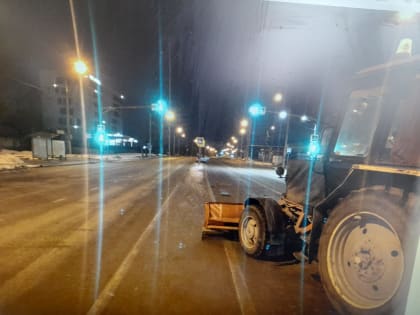 В Липецке трактор для уборки дорог столкнулся с Ауди А5