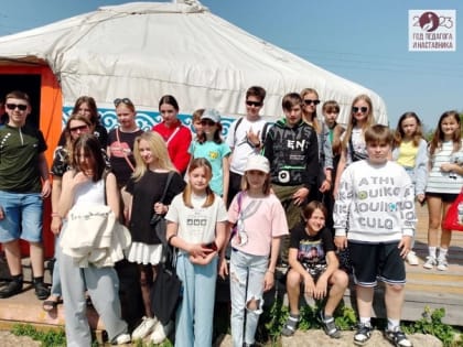 Мальчишки и девчонки детского оздоровительного лагеря дневного пребывания "Радуга" МБОУ СОШ п. Солидарность, совместно с педагогами, посетили археологический парк "А