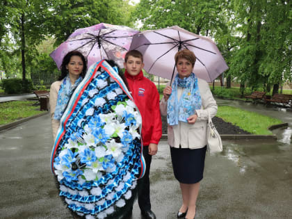 В Липецке возложили цветы к памятнику детям, погибшим в годы ВОВ