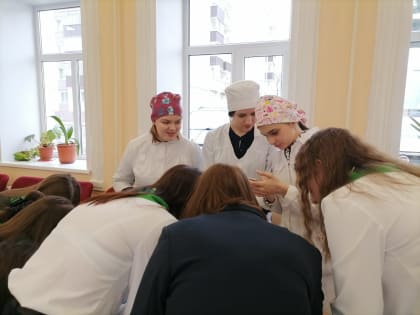 17.03.2023 г. педагог – психолог ГАПОУ “ЕМК им.К.С.Константиновой” Меренкова Е. С. и студентки колледжа Иванникова Е. В., Преснякова Д. Б., Прокопчук В. С. приняли участие в профес