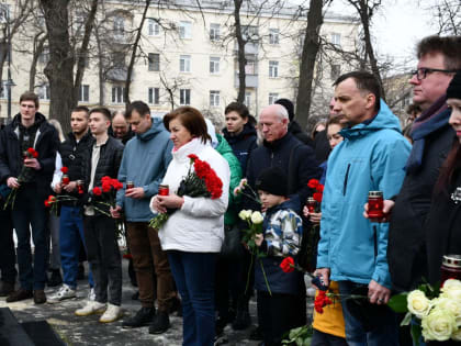 Активисты «Единой России» почтили память погибших в теракте в Подмосковье