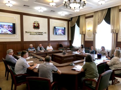 Священнослужитель Липецкой епархии принял участие в работе круглого стола, посвященного профилактике наркомании и алкоголизму