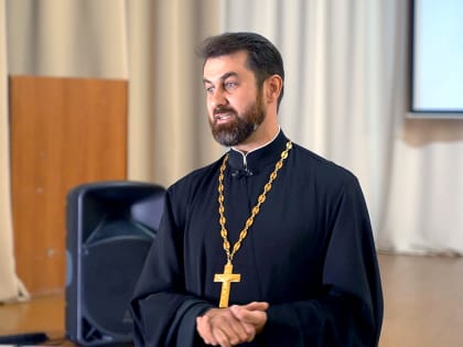 Священнослужитель принял участие в беседе с детьми, находящимися на отдыхе в загородном лагере