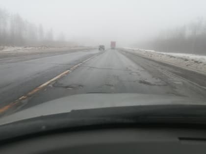 В Липецкой области трасса покрылась опасными кратерами