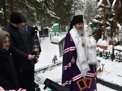 Владыка Максим совершил заупокойную литию на могиле архимандрита Исаакия (Виноградова)