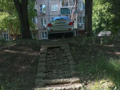 Разруху во дворе дома в Липецке засняли на камеру – активисты предъявили претензии чиновникам города