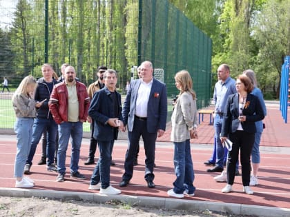 Единороссы проверили благоустройство микрорайона Матырский