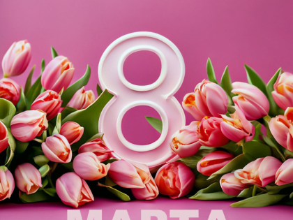 Председатель горсовета Евгения Фрай поздравляет липчан с Международным женским днем