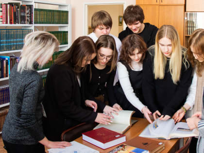 «Я иду в библиотеку!»: профориентационная экскурсия для старшеклассников