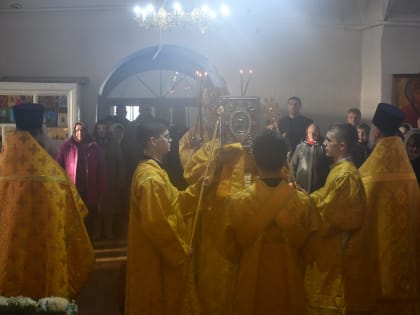 Литургия в Успенском храме села Дубовец