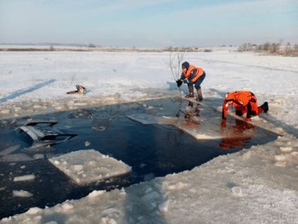 В Липецкой области машина провалилась под лёд