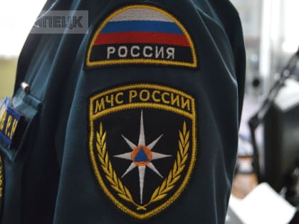 Три машины МЧС и 4 добровольца потушили пожар в частном доме в Липецке 1 февраля