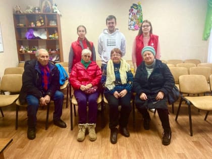 21 декабря в ОБУ “ЦСЗН” состоялась встреча студентов-добровольцев Елецкого медицинского колледжа и членов клуба “Активное долголетие”