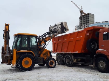 Спецтехника и дворники вышли на уборку Липецка