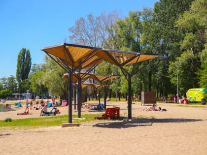 Липчане на пляжах смогут поваляться на подушках и пообедать за столиками у воды