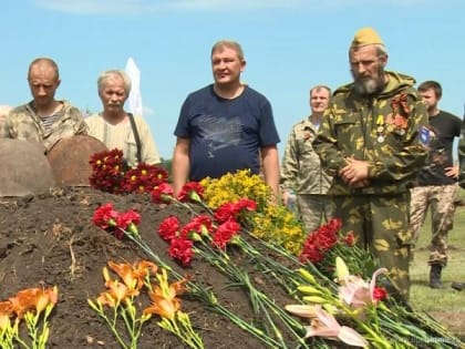 В Тербунах перезахоронили погибших солдат (видео)