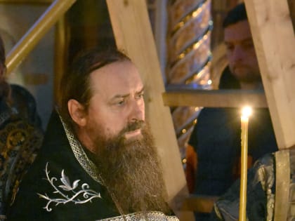 Викарий епархии возглавил совершение чинопоследования Утрени Великого Пятка в Задонском монастыре