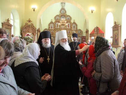 В Светлый четверг Глава митрополии совершил пасхальное Богослужение в Троицком храме пос. Дачный г. Липецка