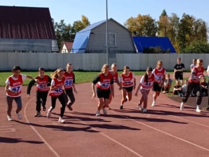 Школьники бежали кросс