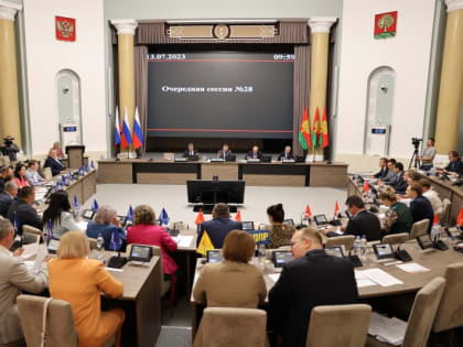 Уполномоченный по правам человека в Липецкой области Ираида Тихонова приняла участие в работе внеочередной 26-ой сессии областного Совета депутатов 13.07.2023 г.