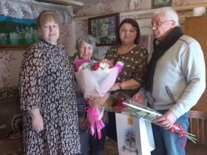 Единороссы поздравили одного из старейших членов «Единой России» в Чаплыгинском районе