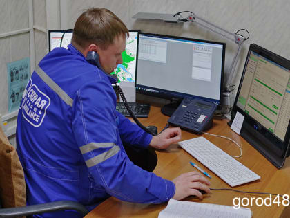 В подъезде многоэтажки нашли мужчину с ножевым ранением живота