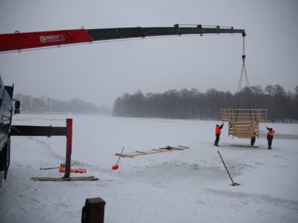 На Центральном пляже Липецка установили крещенскую купель 