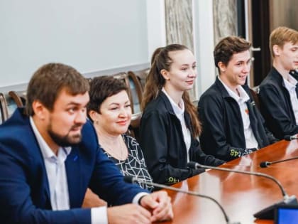 Игорь Артамонов встретился с липецкими стрелками — победителями чемпионата и первенства России