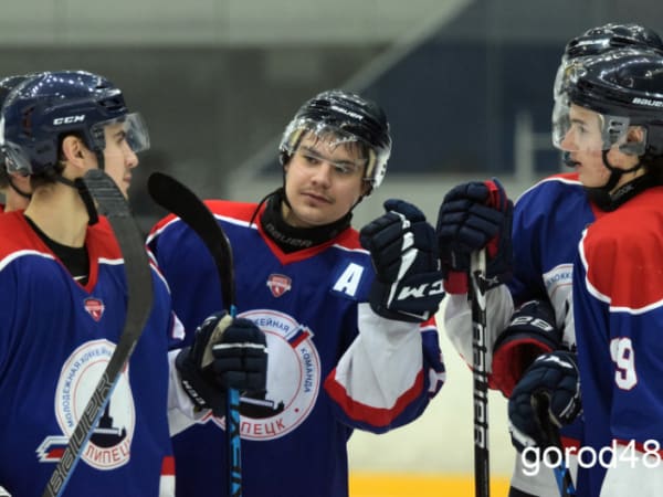 Липецкие хоккеисты продлили победную серию в матче с «русским «Эдмонтоном»