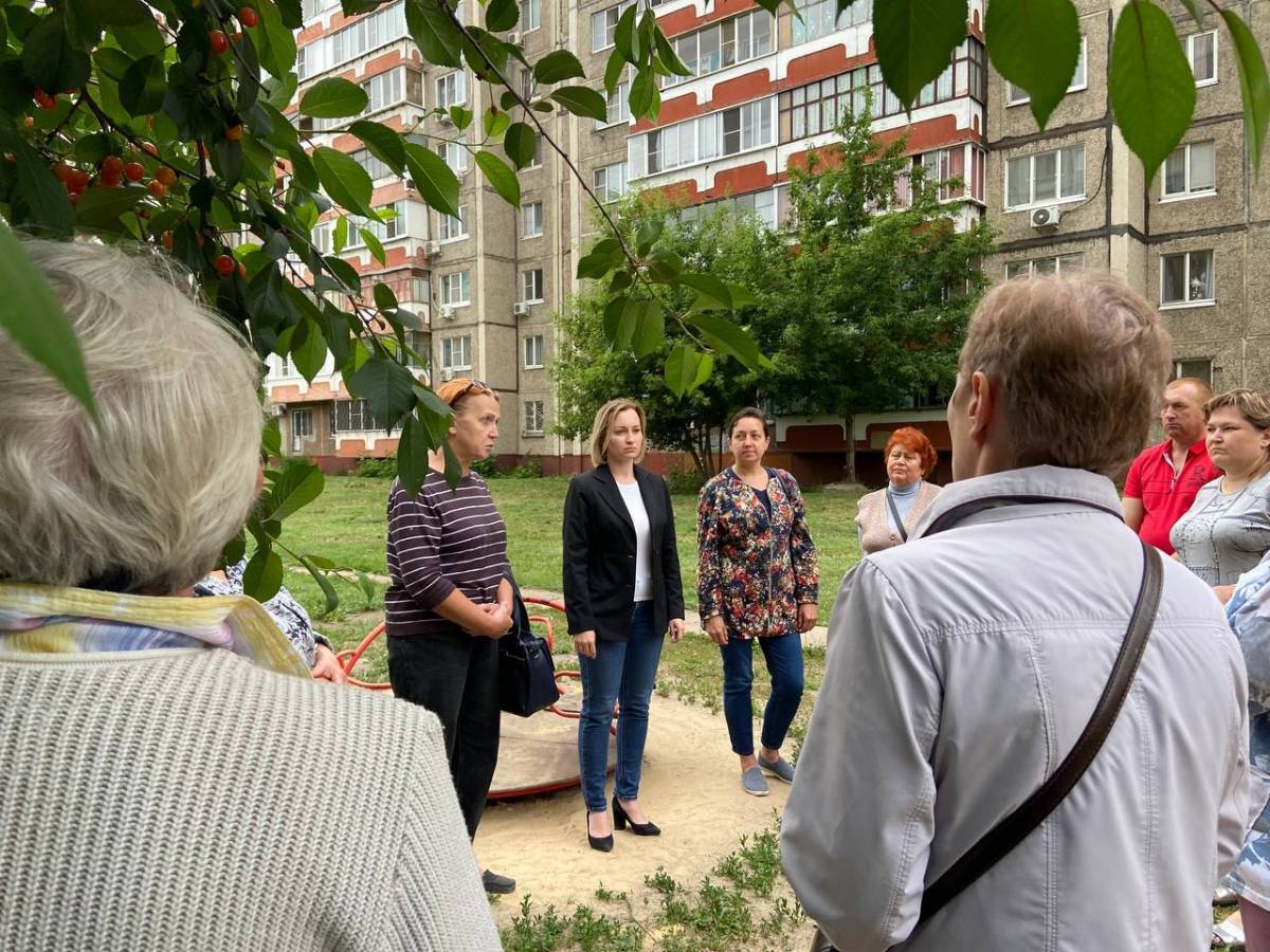 Встречи в рамках мкд. Встреча во дворе. Жильцы многоквартирного дома. Жители МКД.