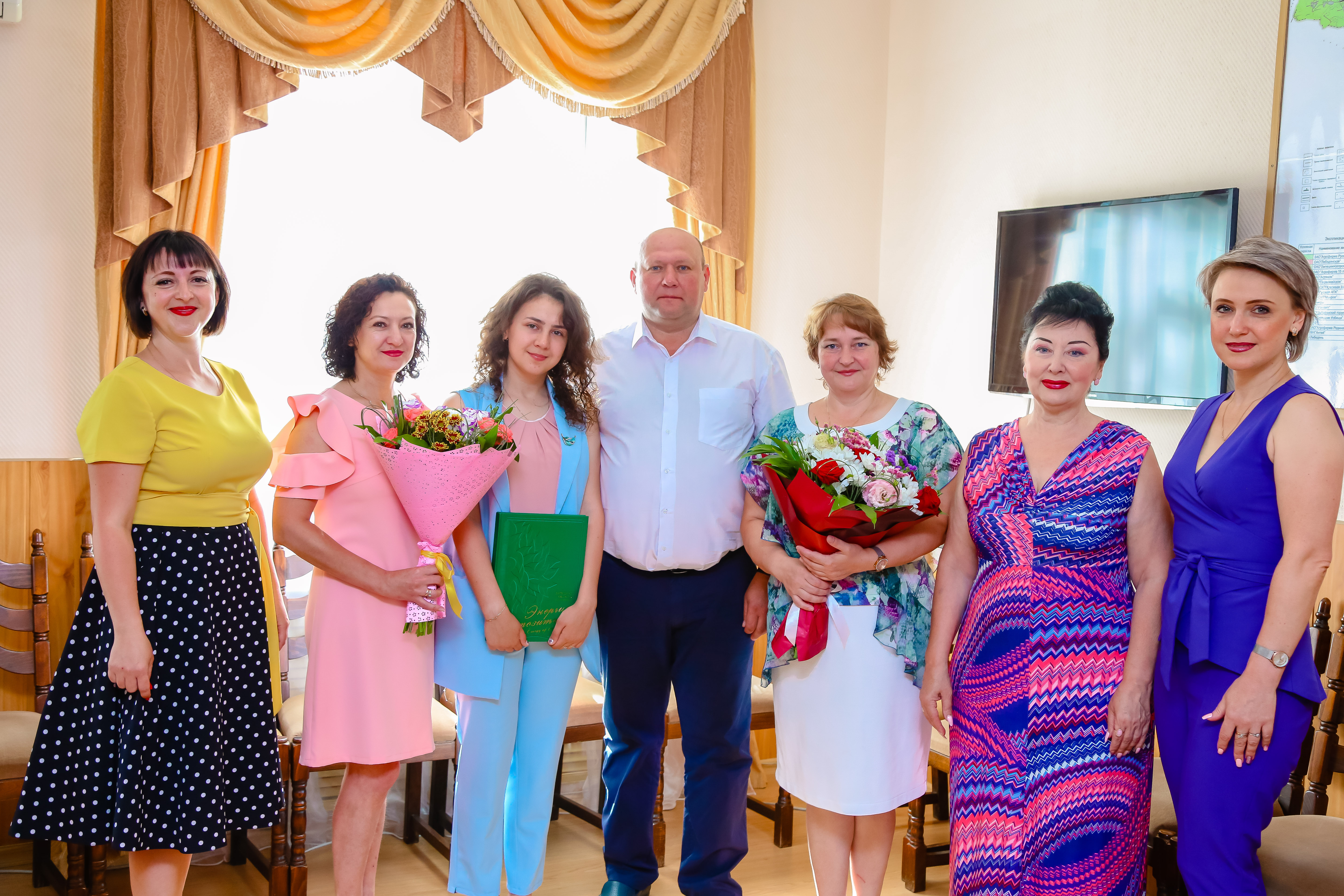 распределение оценок. система оценивания. количество стобалльных работ егэ. эрик ковалев. стобалльный.