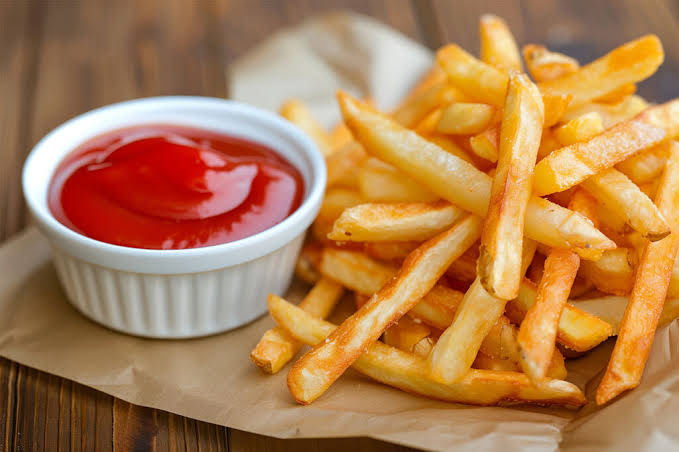 Fries with Tomato Sauce
