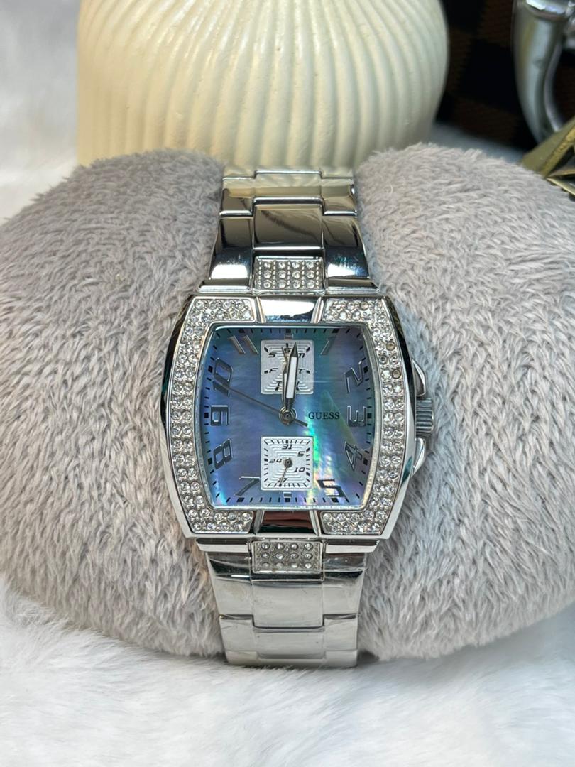 montre femme originale Guess Tonneau Multifunction sertie en Algérie