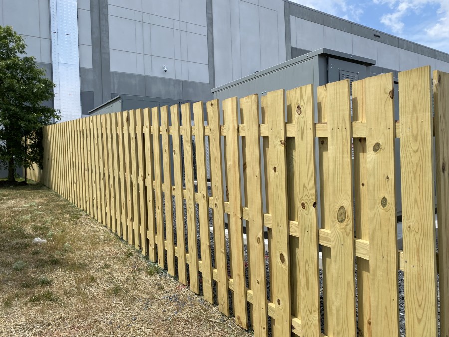 Commercial fencing project