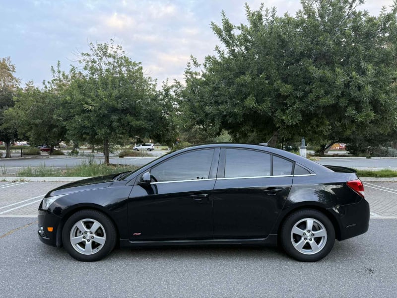 2013 CHEVROLET Cruze photo 2