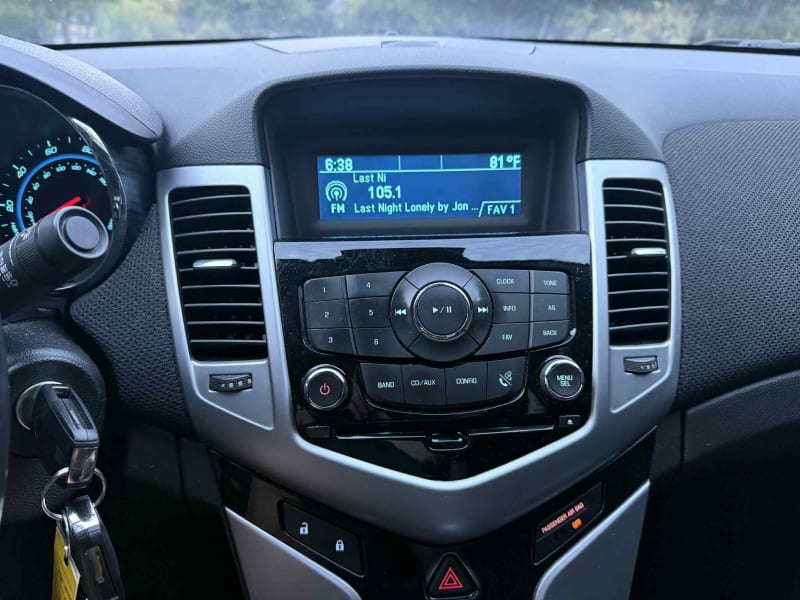2013 CHEVROLET Cruze photo 16