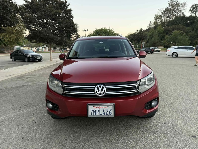 2012 VOLKSWAGEN Tiguan photo 2