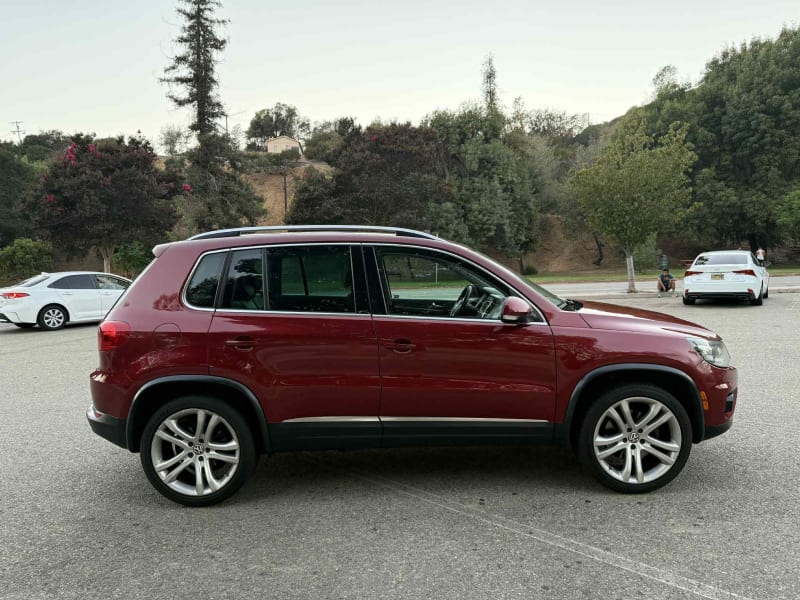 2012 VOLKSWAGEN Tiguan photo 3