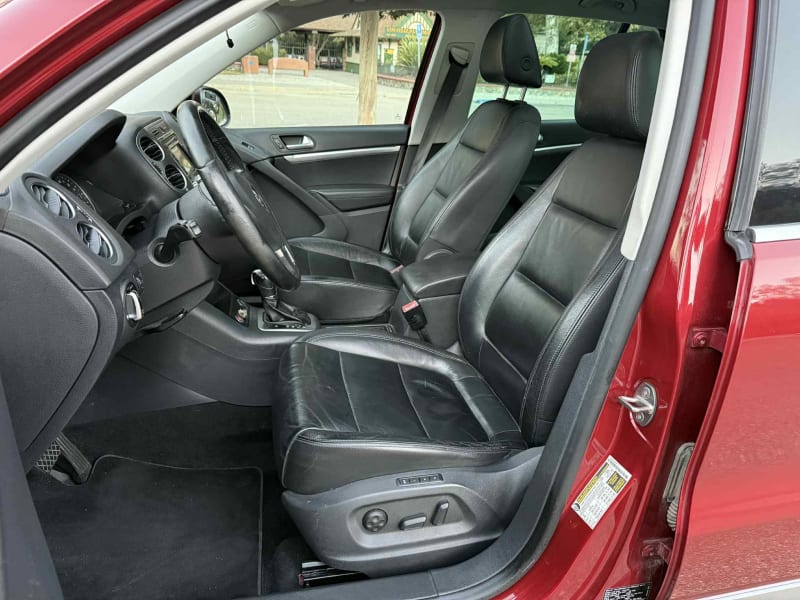 2012 VOLKSWAGEN Tiguan photo 9
