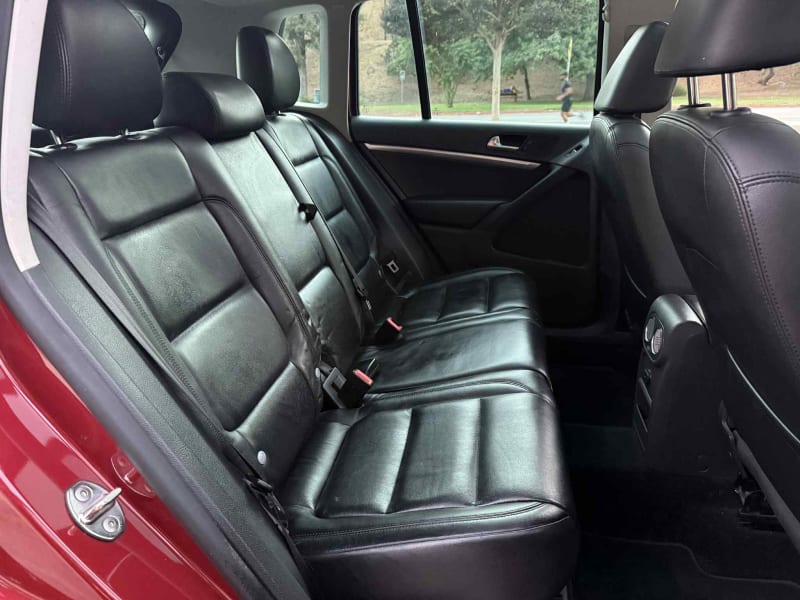 2012 VOLKSWAGEN Tiguan photo 11