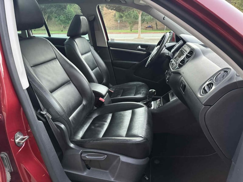 2012 VOLKSWAGEN Tiguan photo 12