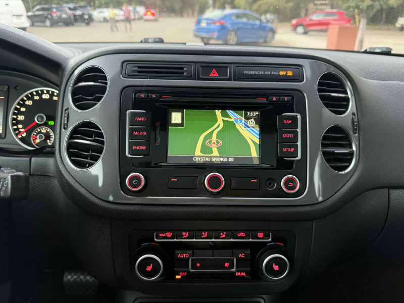 2012 VOLKSWAGEN Tiguan photo 16