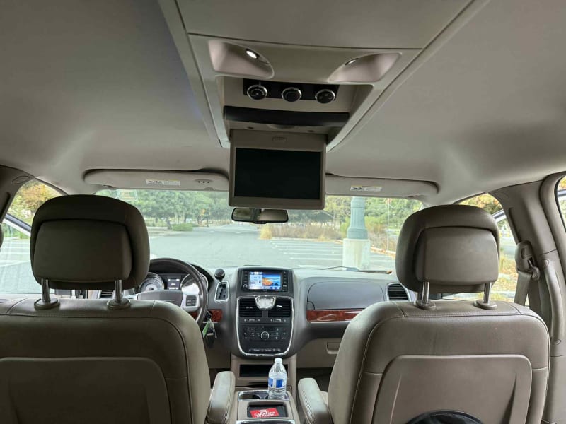 2012 CHRYSLER Town and Country photo 20