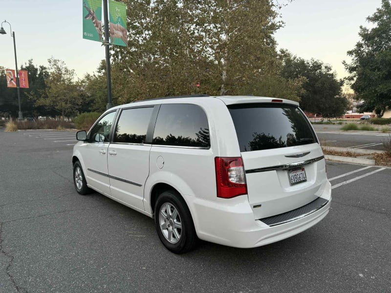 2012 CHRYSLER Town and Country photo 7