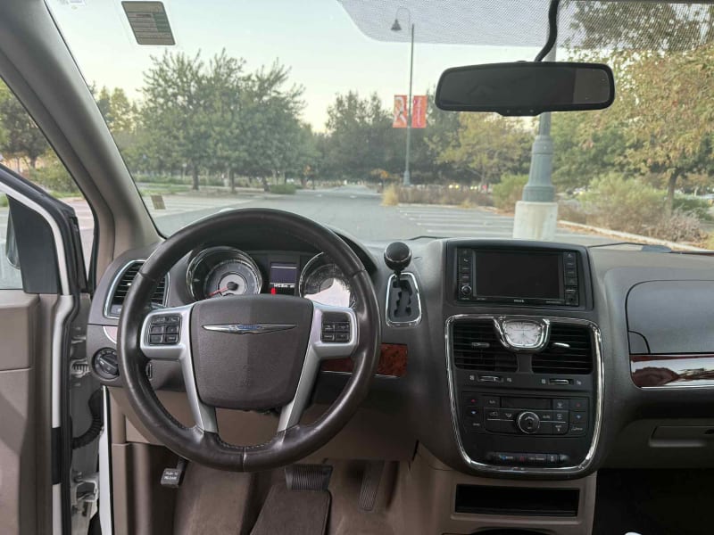 2012 CHRYSLER Town and Country photo 16