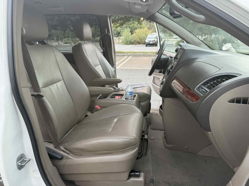 2012 CHRYSLER Town and Country photo 15
