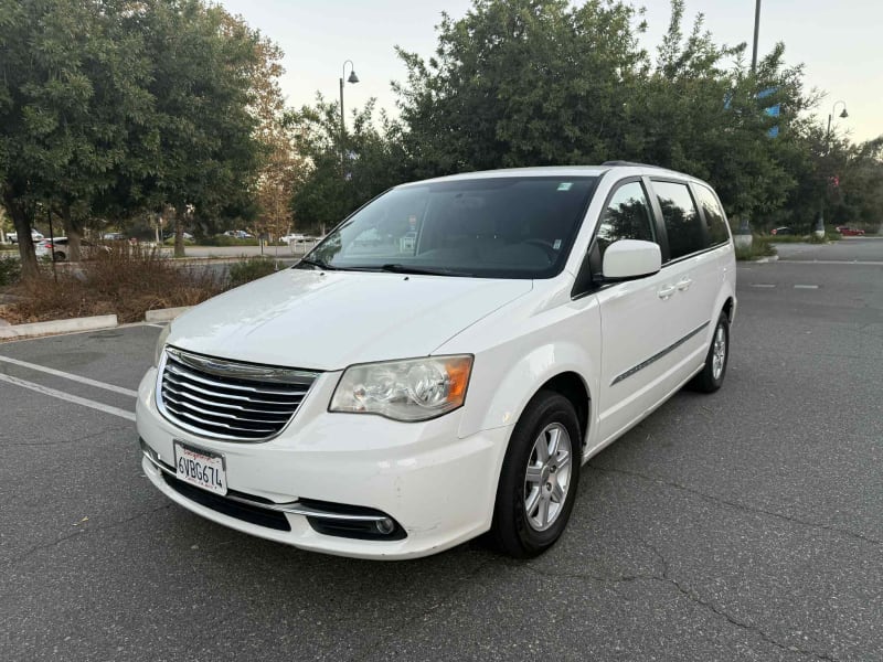 2012 CHRYSLER Town and Country
