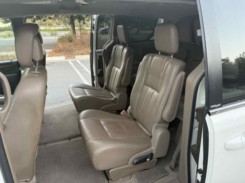 2012 CHRYSLER Town and Country photo 12