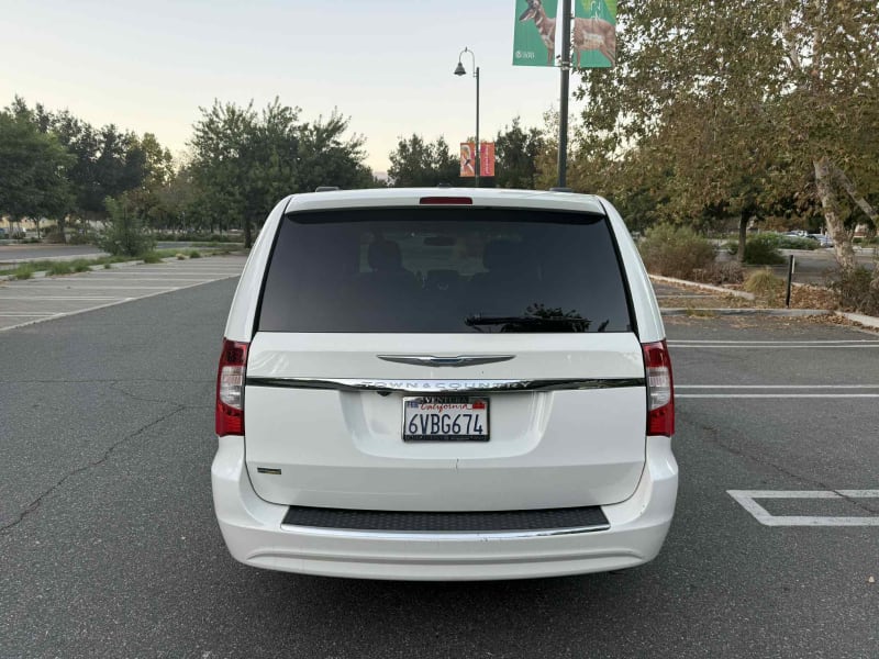 2012 CHRYSLER Town and Country photo 6